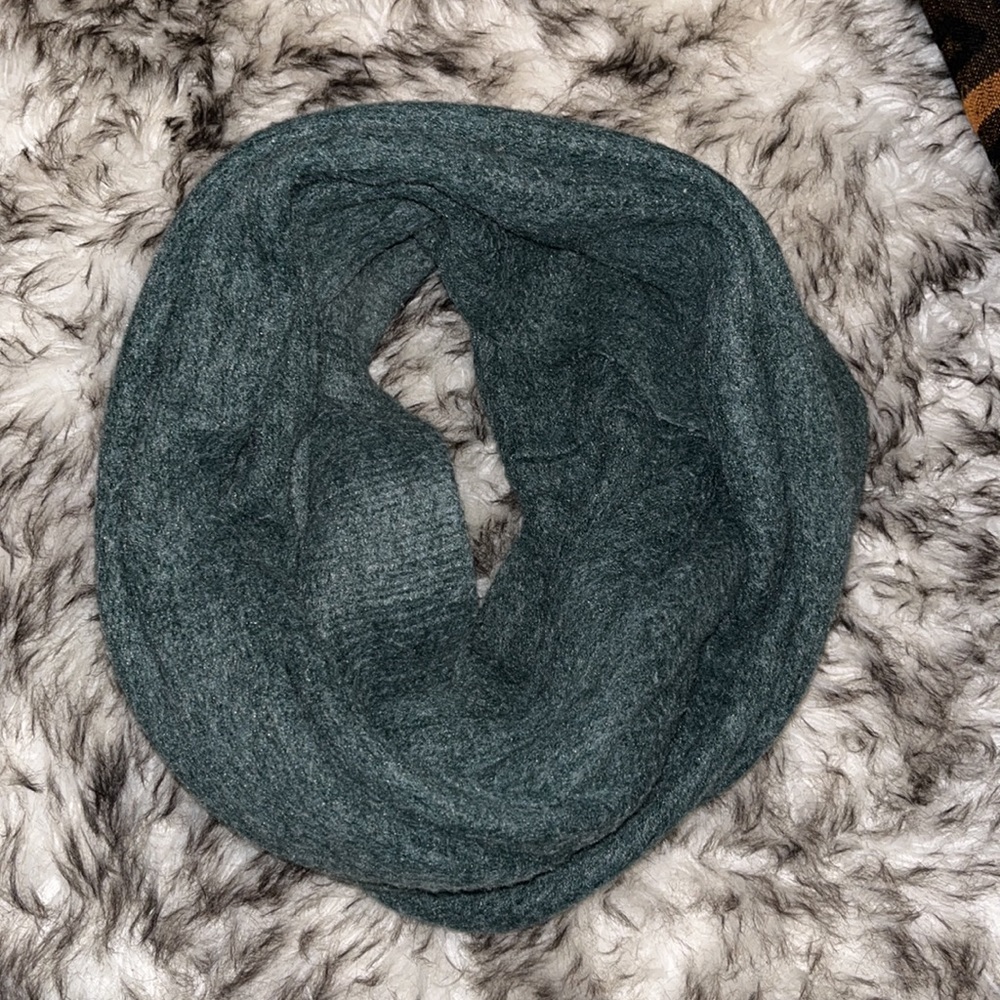 Madison88 Plush Raschel Scarf